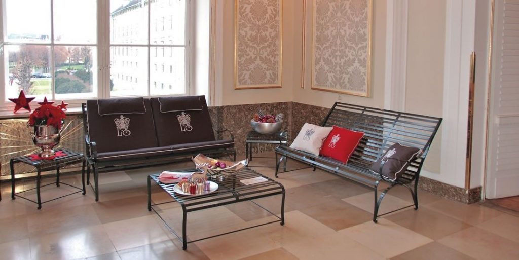 2er Edelstahl Gartenbank mit Polster und Beistelltisch, Loungemöbel Monaco im Wohnbereich zum Rückzugsort